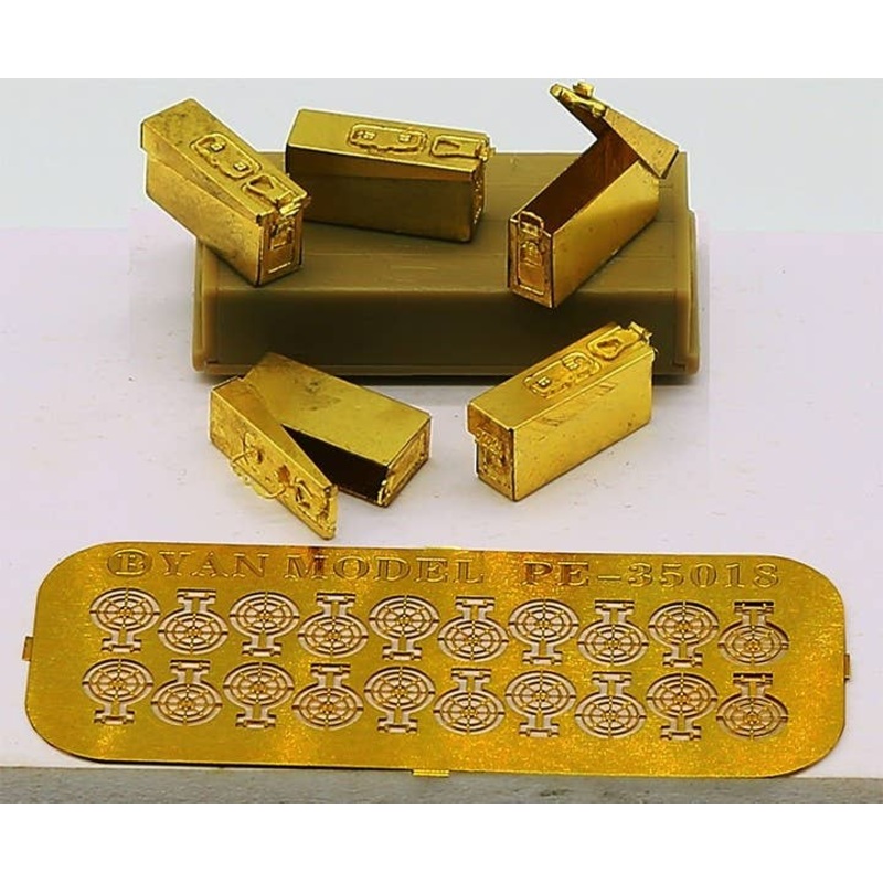 1/35 WWII German MG42 Ammo Boxes And Sight