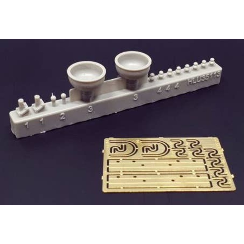 1/35 Lamps and Telegraph Insulators