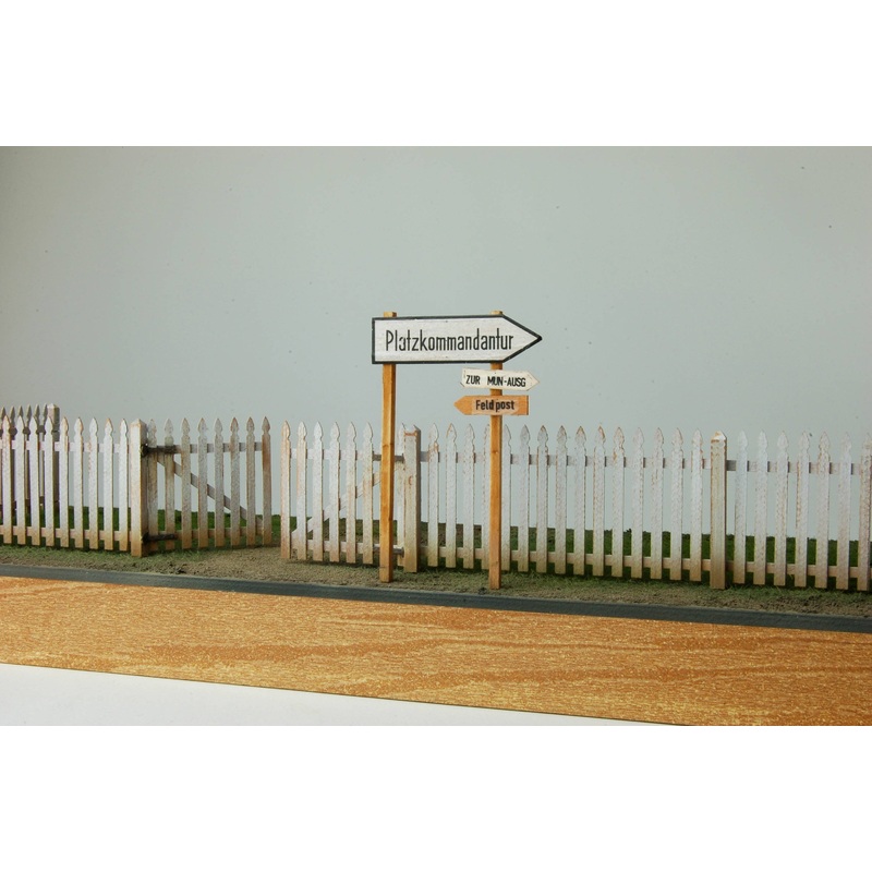 1/35 European Fences Set A w/Road Sign