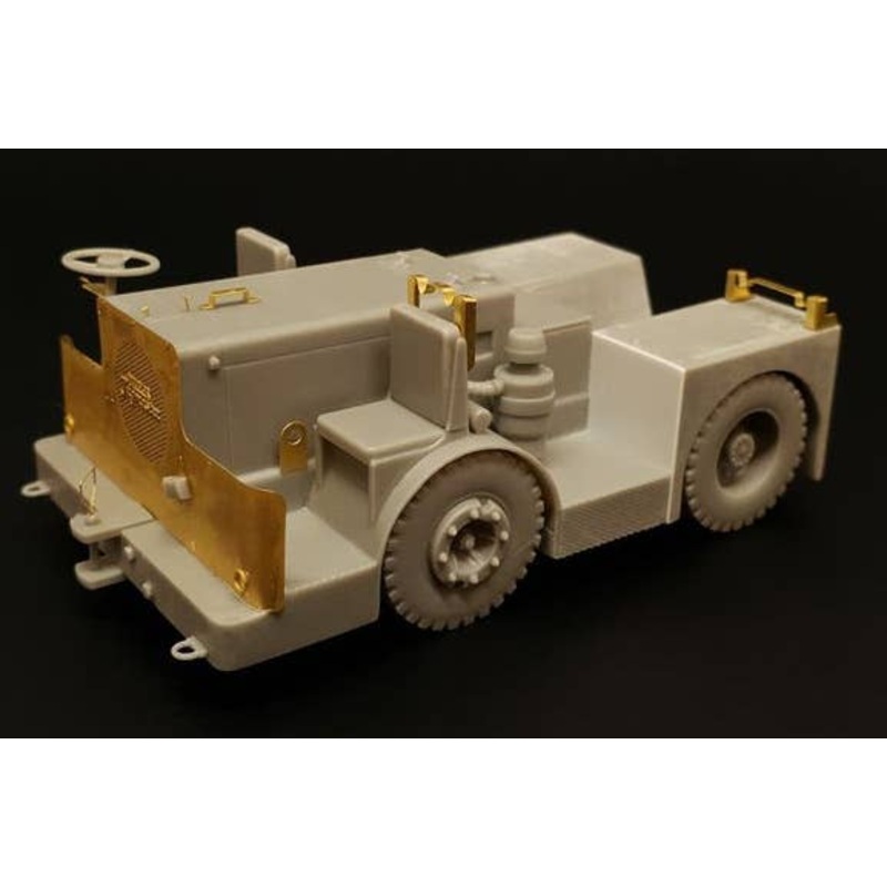 1/48 UK Tugmaster Tractor