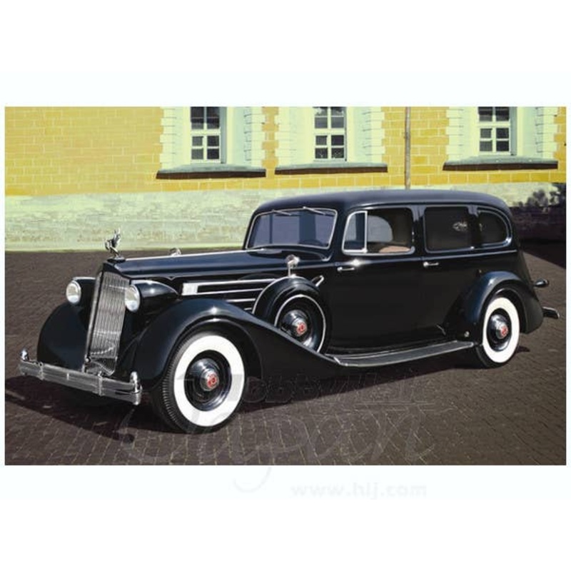 1/35 Soviet Packard 12 Leader's Car (Model 1936) with Passengers (4 figures)