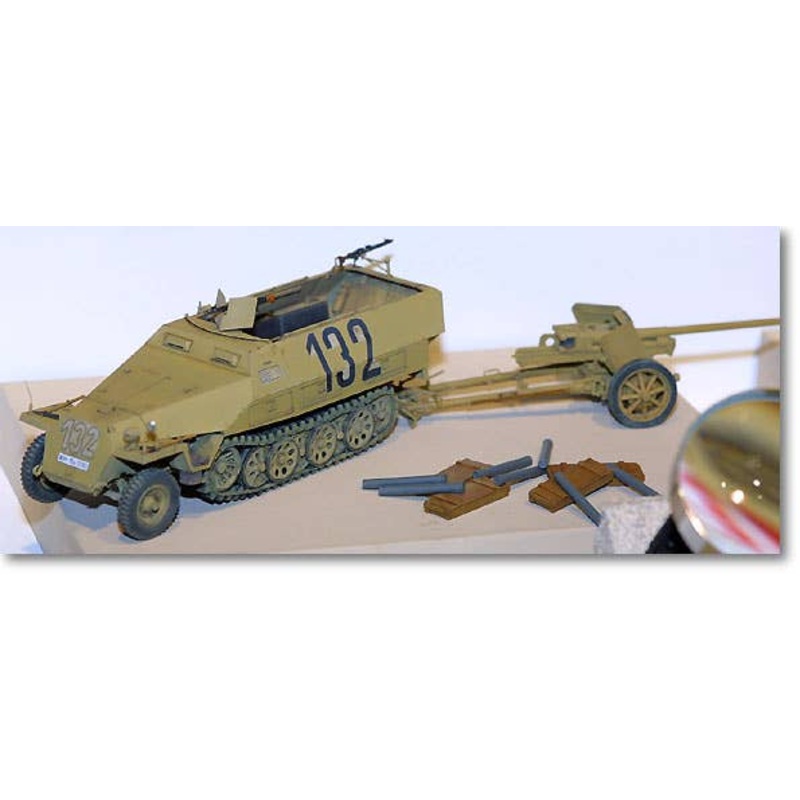 Sd.Kfz.251/1 Ausf.D & PAK40 w/Armo & Armo Box