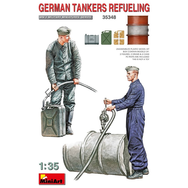 1/35 2 German Soldiers Refueling (With 2 Drums & 4 Oil Cans)