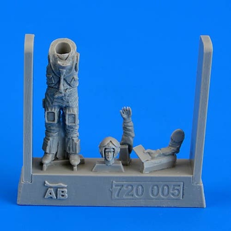 1/72 British Sea Harrier Pilot Falkland War 1982