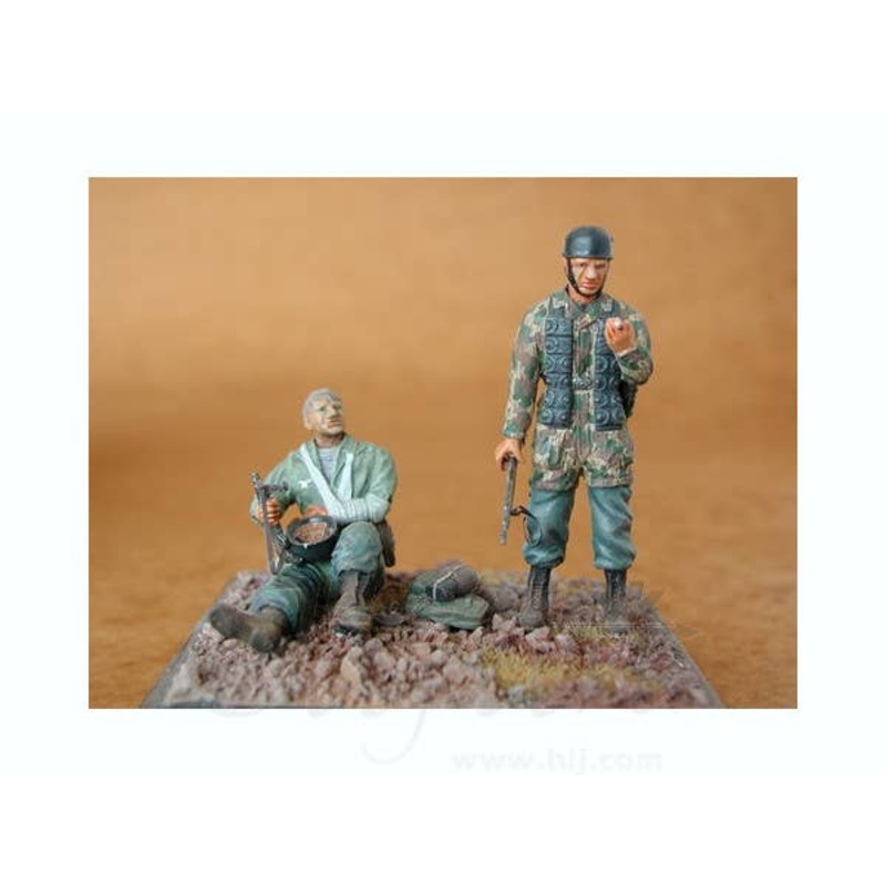 1/35 German Paratroops (2 fig)
