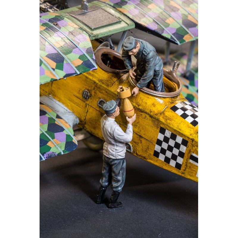 1/48 German Aerodrome Personnel Bomb Loading
