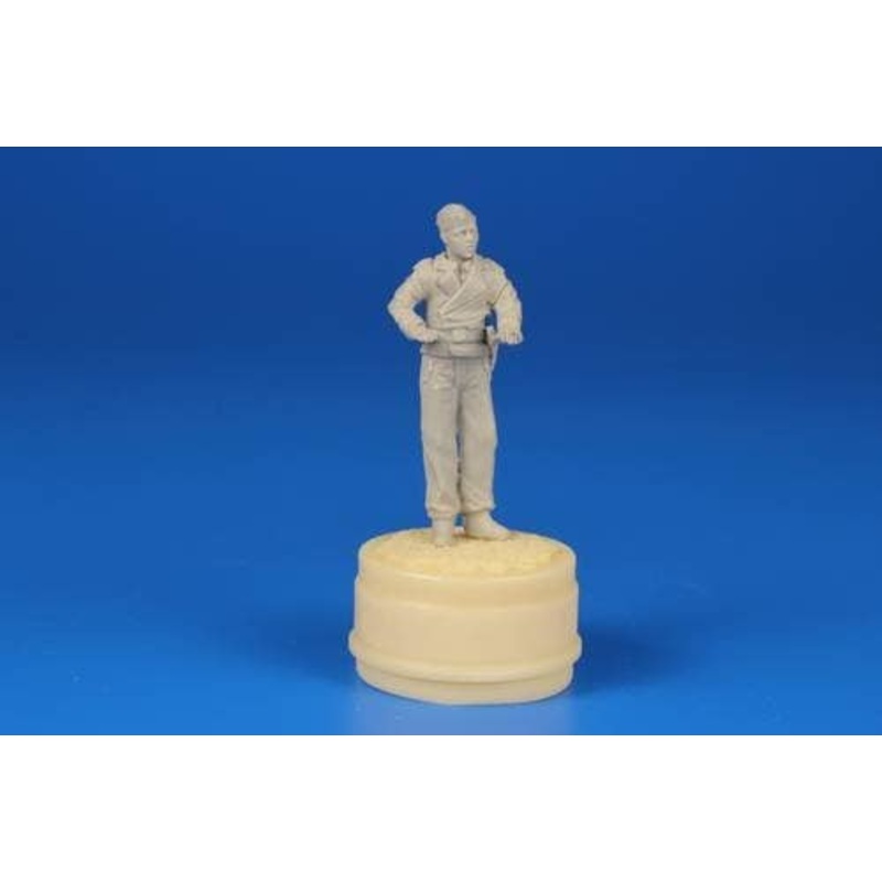 1/48 German Panzerwaffe Officer