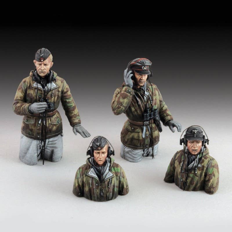1/48 German tank crew in winter dress - WWII