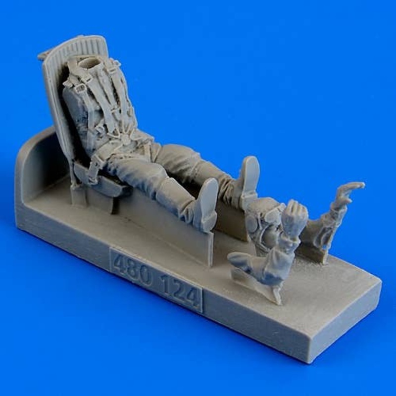 1/48 Russian Fighter Pilot with Seat for Yak-3 / Yak-7 / Yak-9