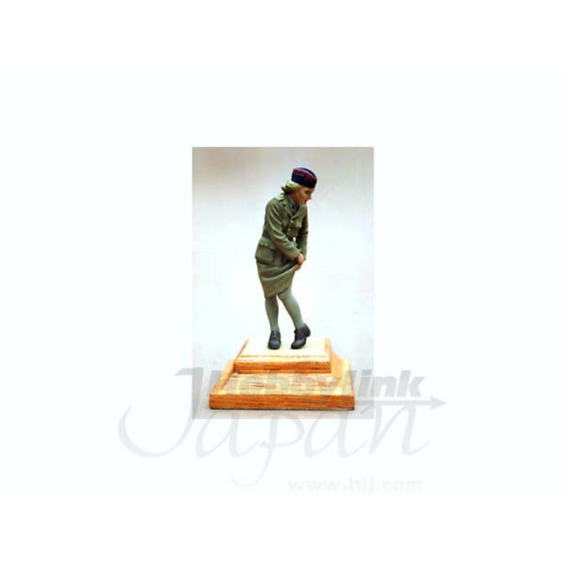 1/35 ATS Girl WWII Walking Out Dress