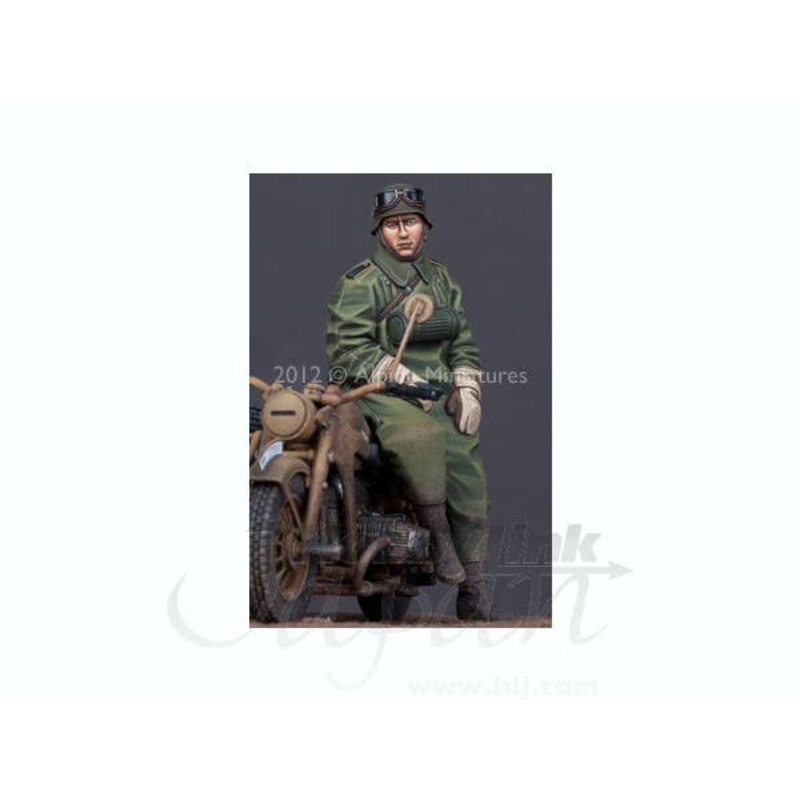 1/35 German Motorcycle Driver