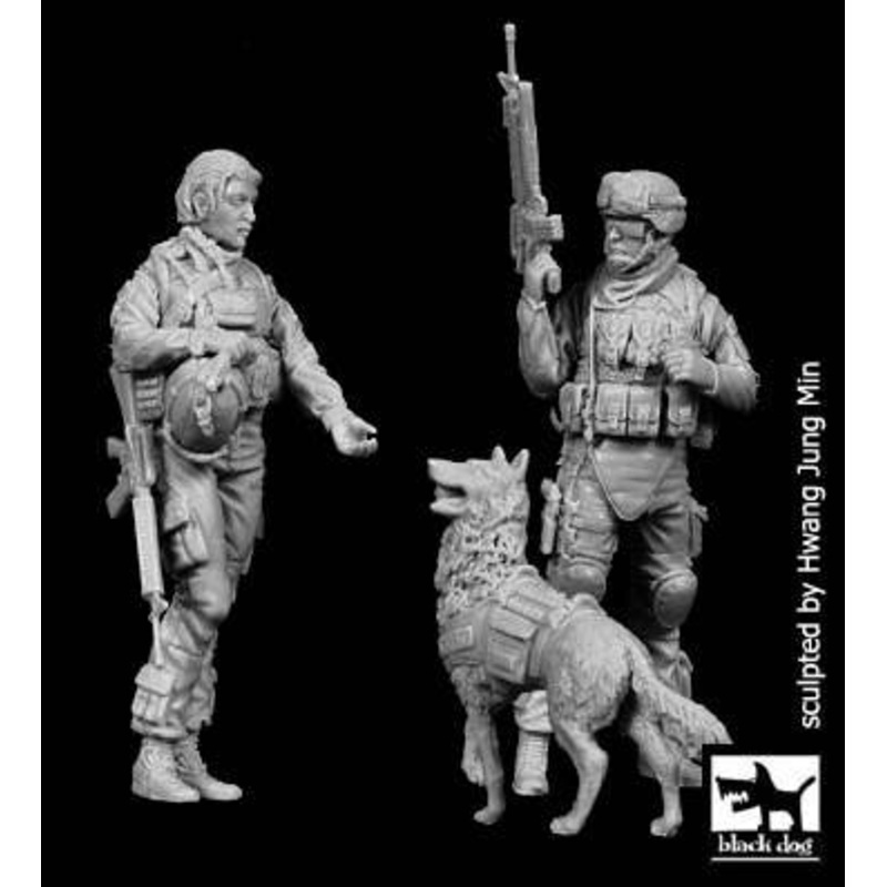 1/35 US Female Soldier & Soldier w/ Dog (35132 & 35134 Set)