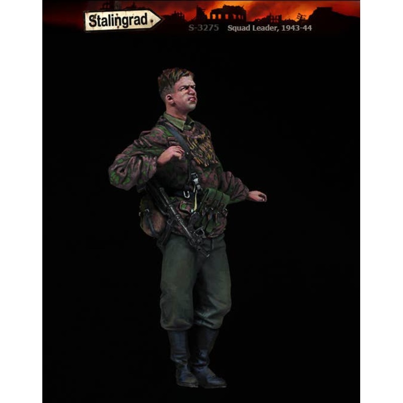 1/35 WWII Germany Squad Commander Inquiring About the War Situation 1943-44