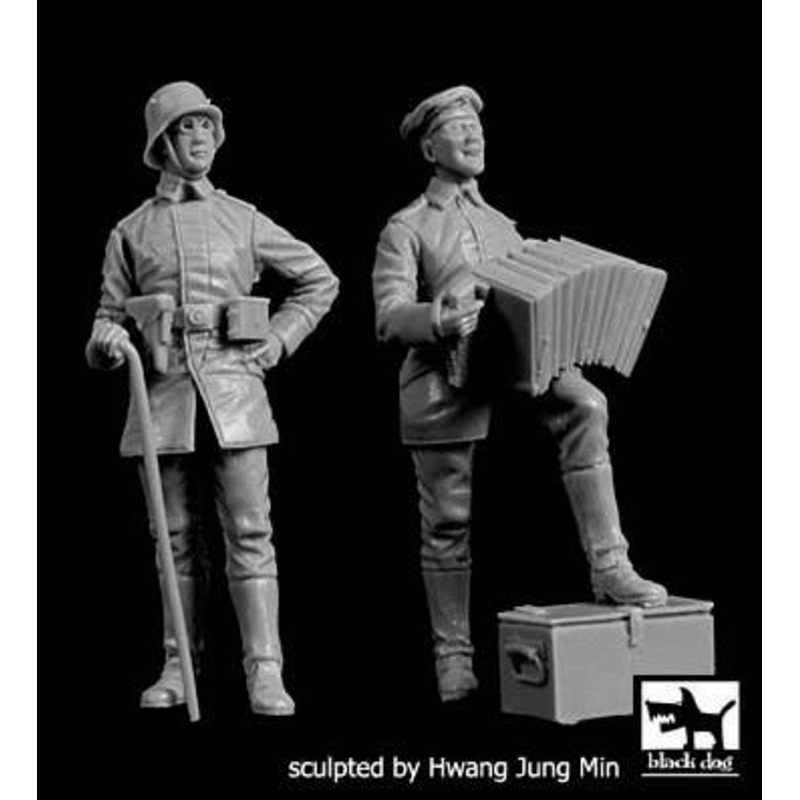 1/35 German Soldier with Accordion + Officer WWI