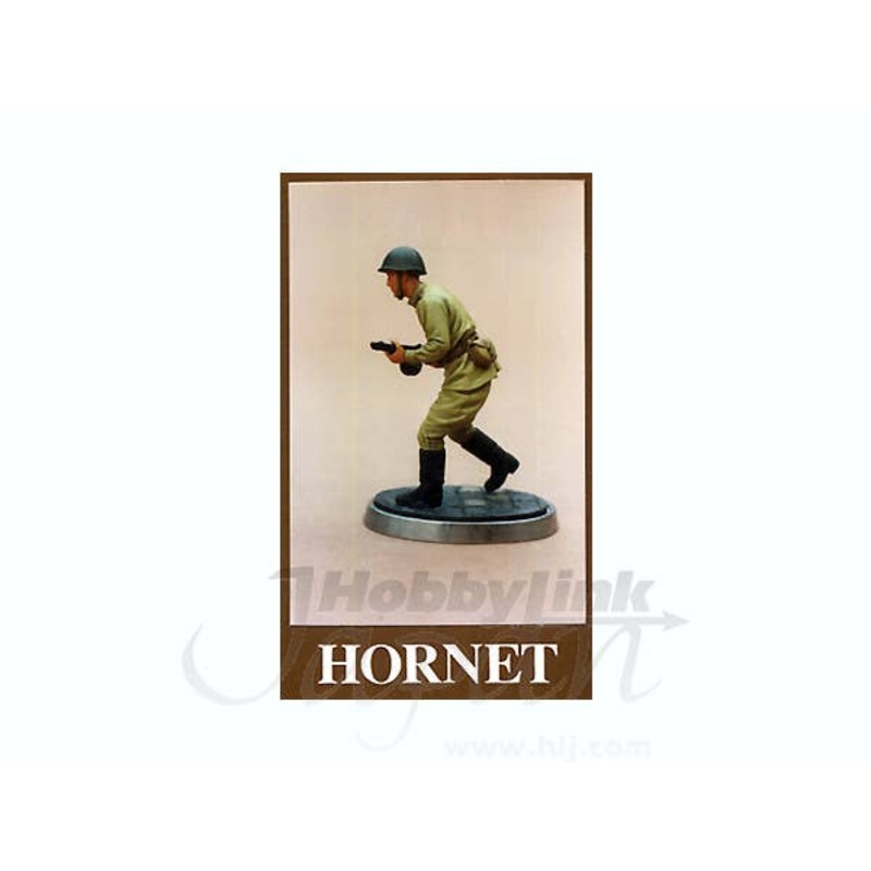 1/35 Soviet Infantryman WWII Advancing Crouched