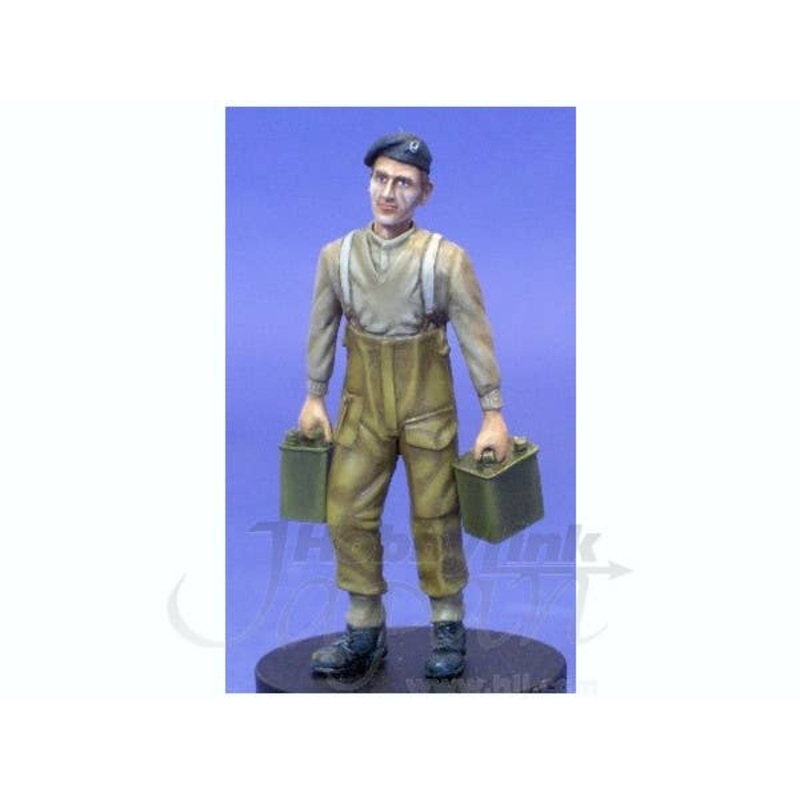 1/35 UK Soldier Walking with Cans