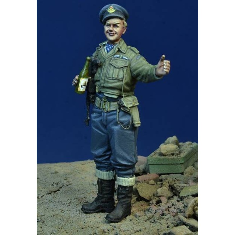 1/35 WW.II Canadian Air Force Canadian Air Force Pilot Taking a Breather with Wine