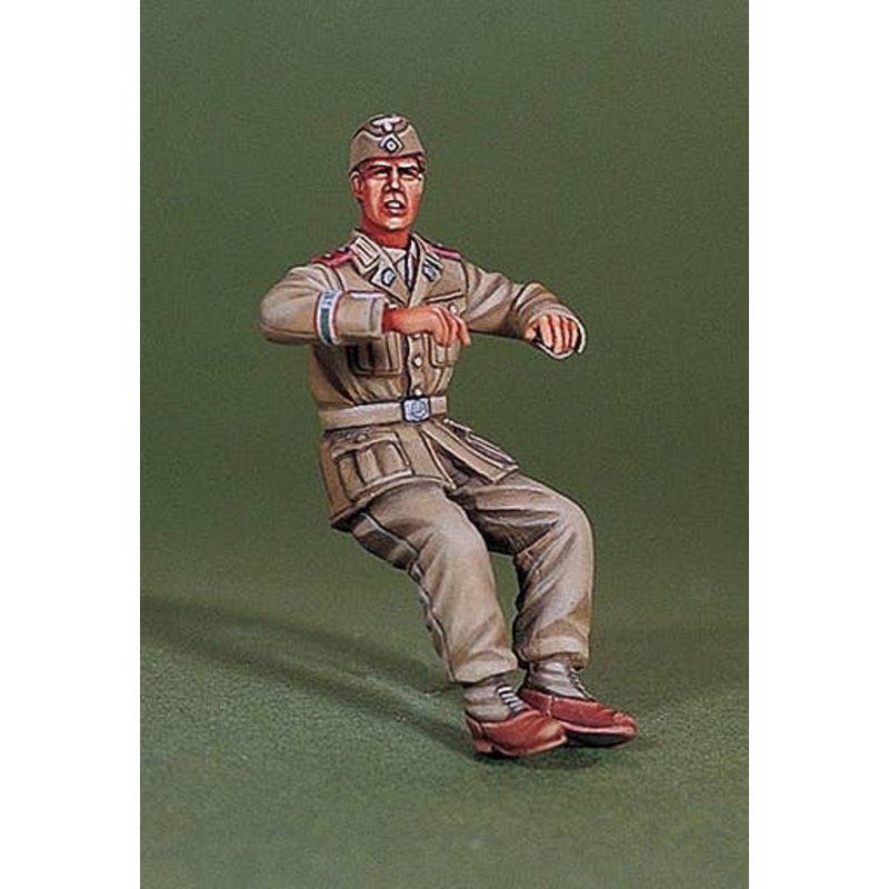 1/35 WWII DAK Panzer Crew on board