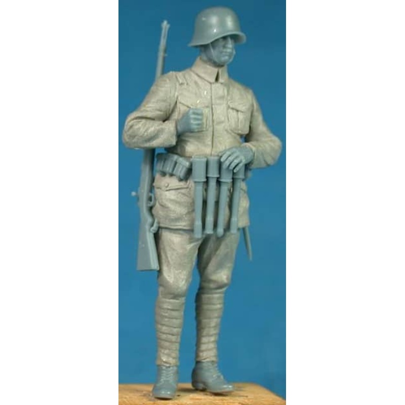 1/35 German Freikorps standing soldier