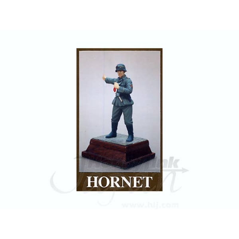 1/35 German Military Policeman Directing Traffic