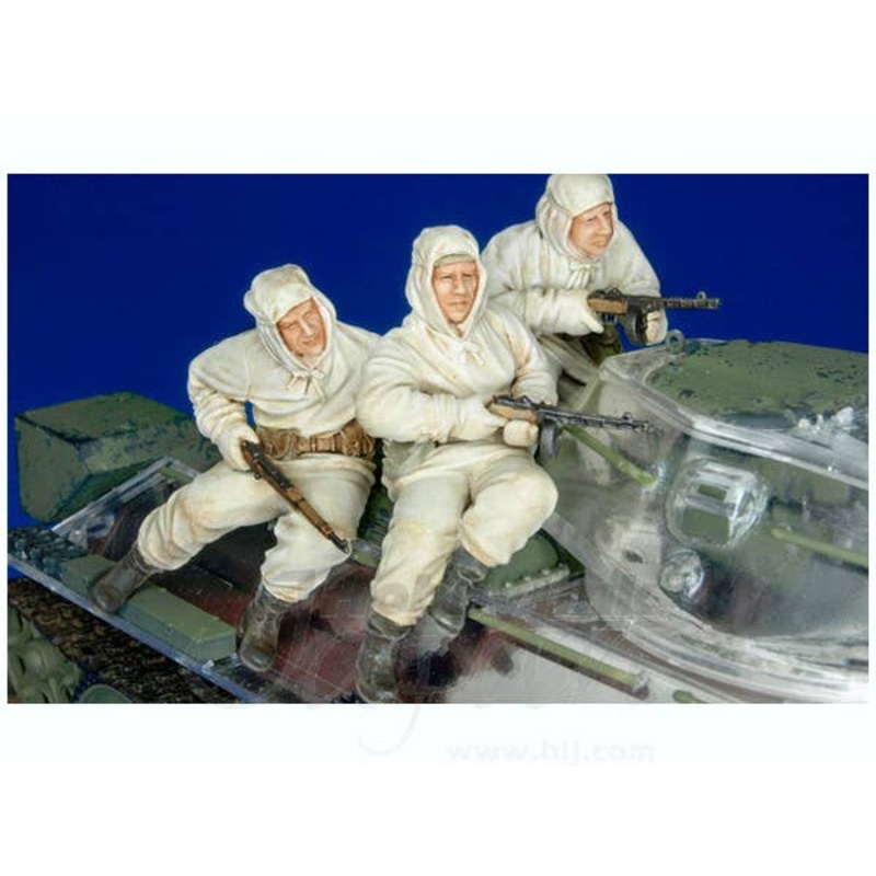 1/35 Russian Infantry Riding with T-34 Winter #1 (3 figures)