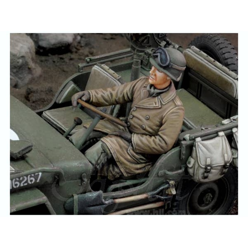 1/35 U.S. Jeep driver U.S. Infantry at rest with rifle