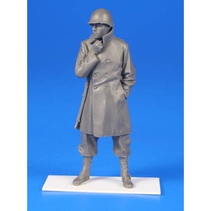 1/35 US WW II Soldier w/ Winter Coat and an M1 Rifle Belgium 1944