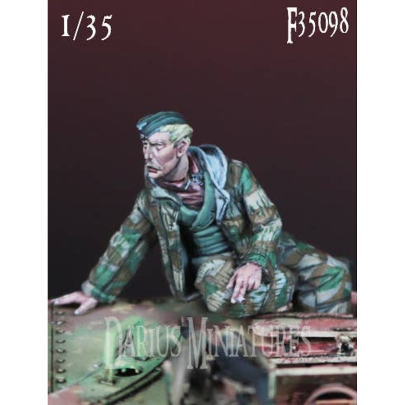 1/35 Wehrmacht Hetzer Crewman #1