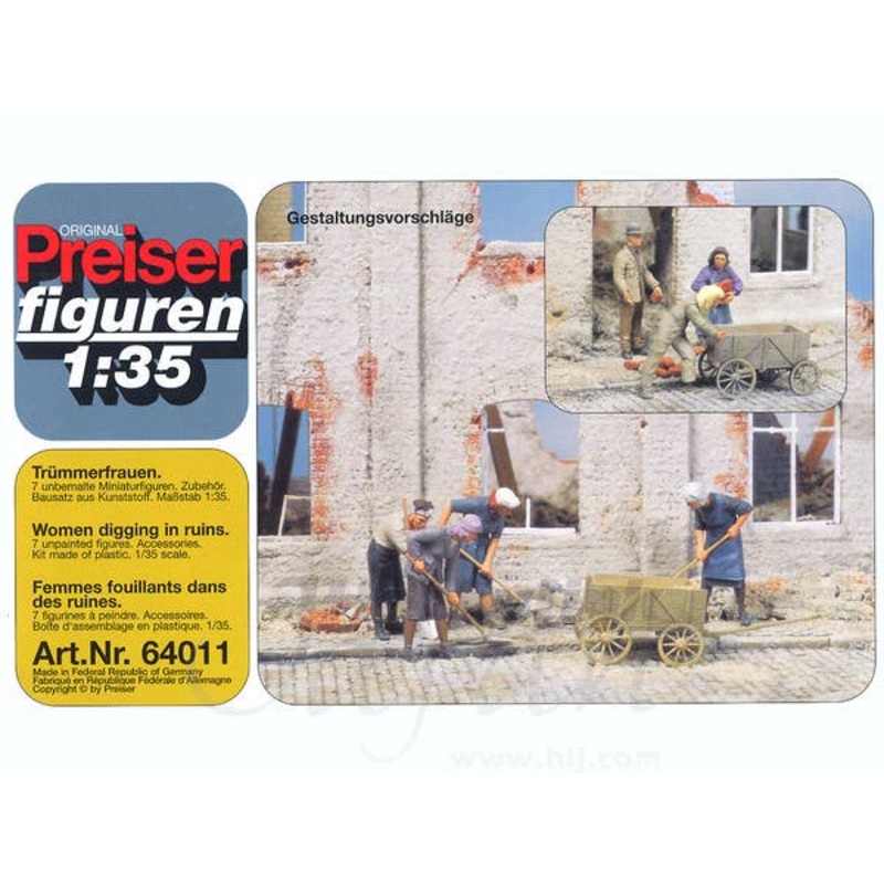1/35 Women Digging in Rubble