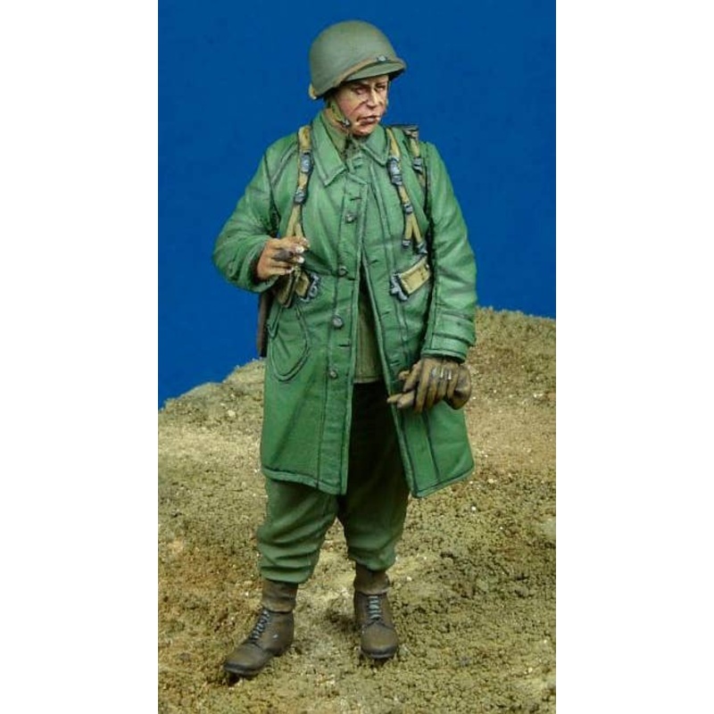 1/35 WWII U.S. Army Paratrooper NCO in Raincoat 1944-45