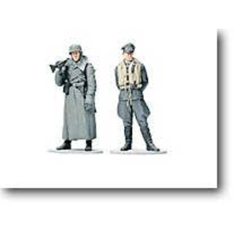 1/35 German Machine Gunner & Luftwaffe Ace Pilot 2pcs