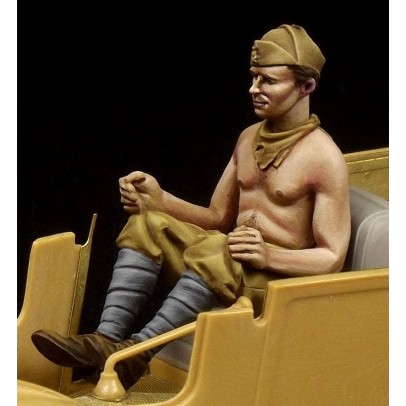 1/35 Italian Driver in Africa for 508 CM Coloniale WWII (North African Campaign) (for Tamiya, Italeri)