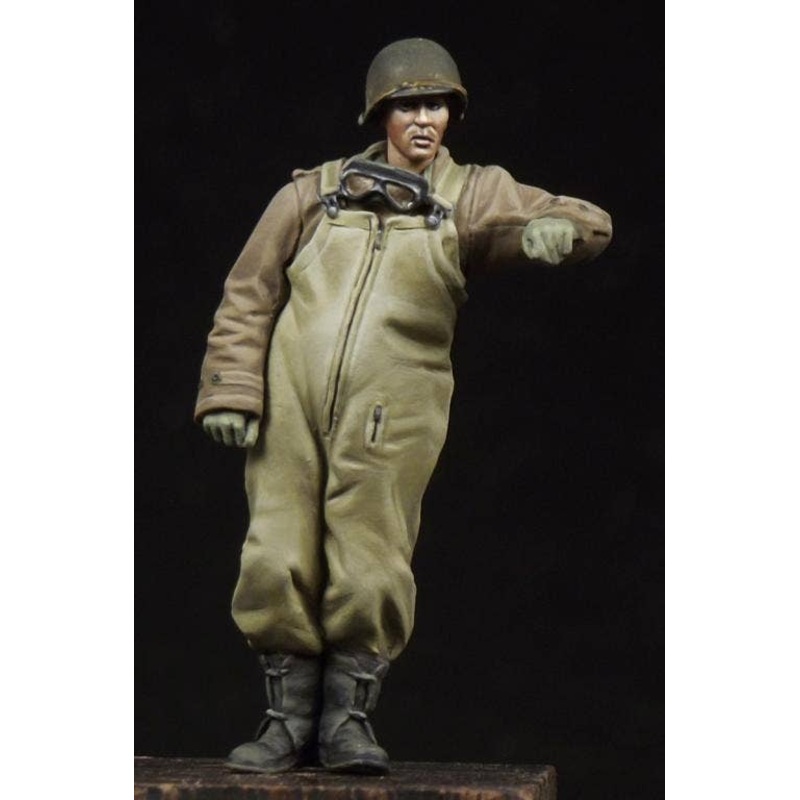1/35 M8 Greyhound Crewman (To Tower)