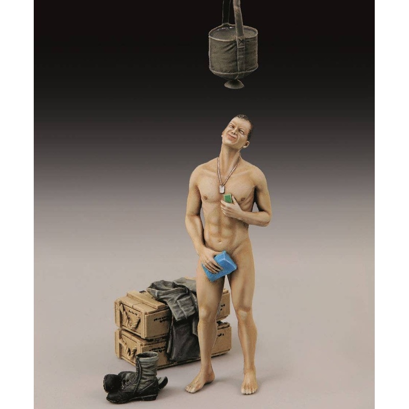 1/35 Soldier Taking a Shower