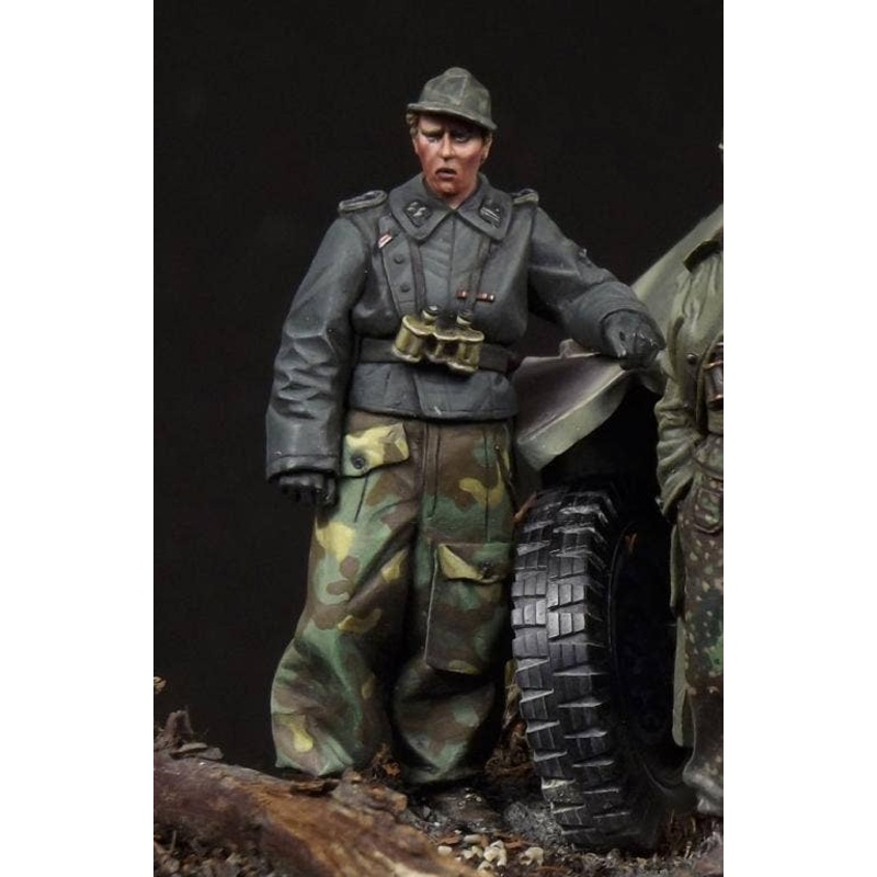 1/35 SS Panzer Recon Officer #1