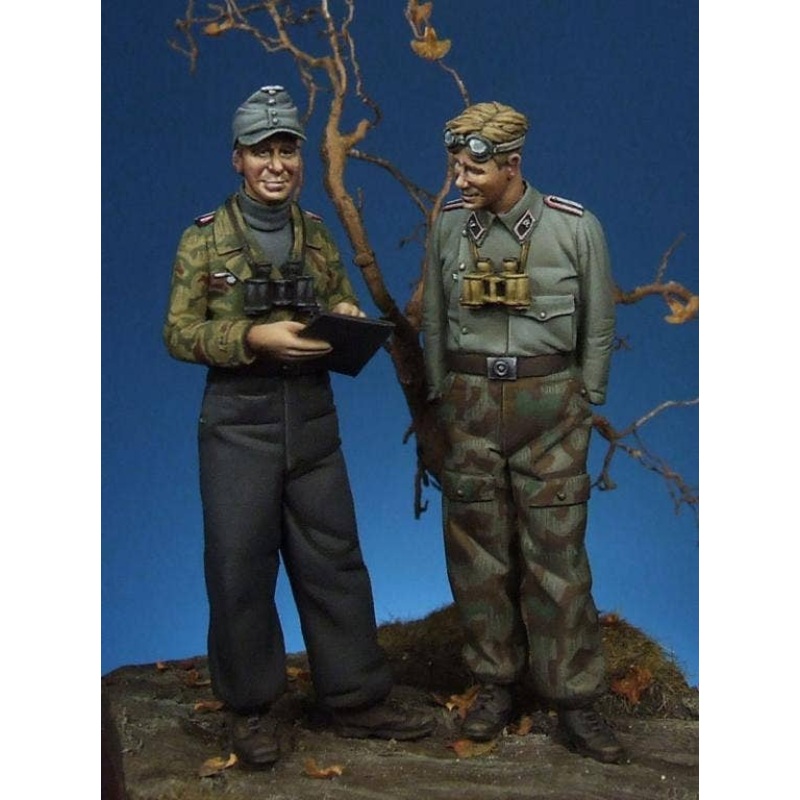 1/35 WW.II German Panzer Officer & NCO (2 Figures)