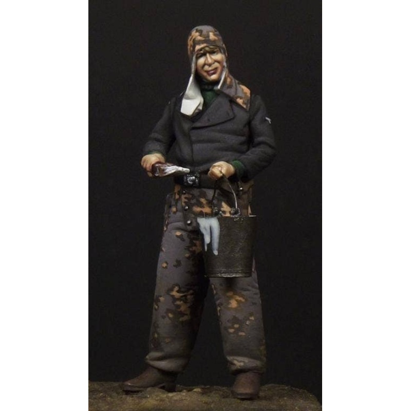 1/35 WW.II German SS Panzer Crewman 2