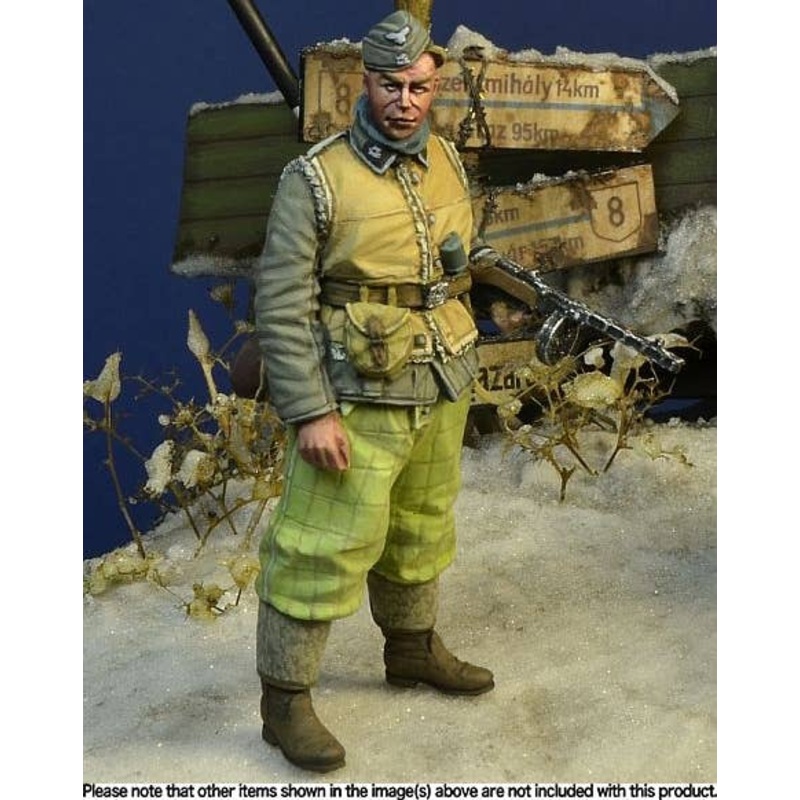 1/35 WW.II German Waffen-SS Grenadier 1 Soldier with Submachine Gun Hungary 1945 Winter