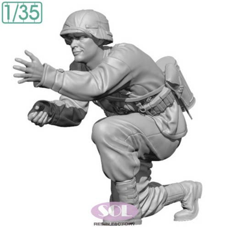 1/35 WWII German anti-tank artillery gunner