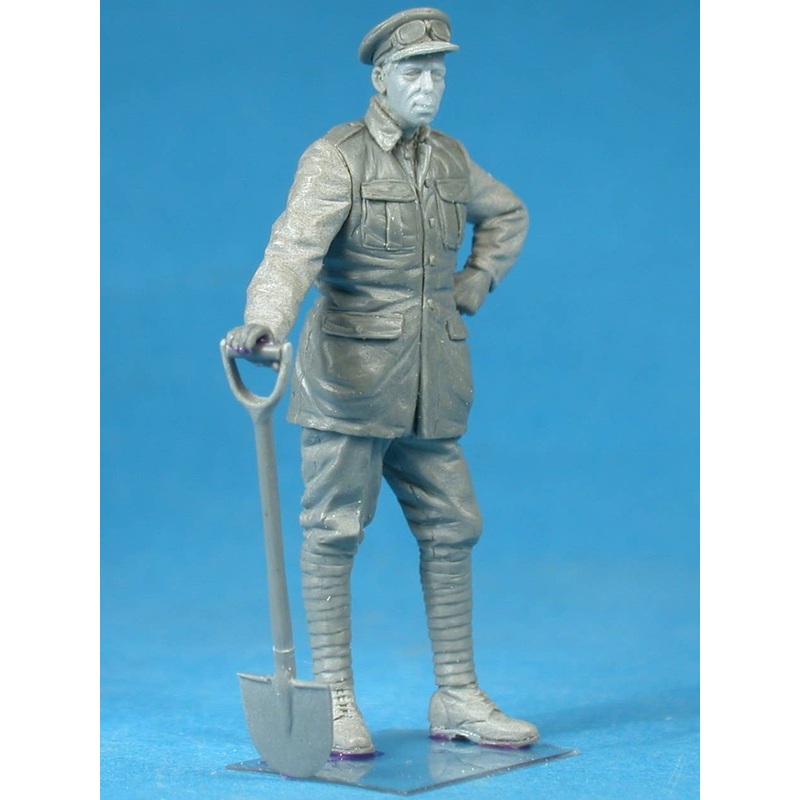 1/35 British Armoured Car Division Serviceman with a Shovel