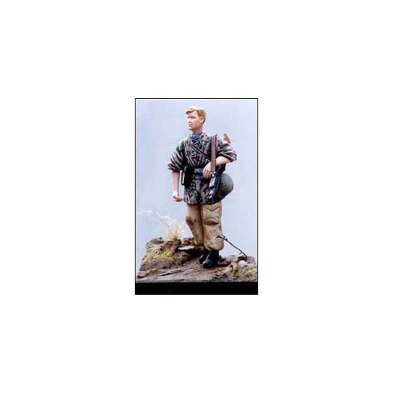 1/35 German MG gunner
