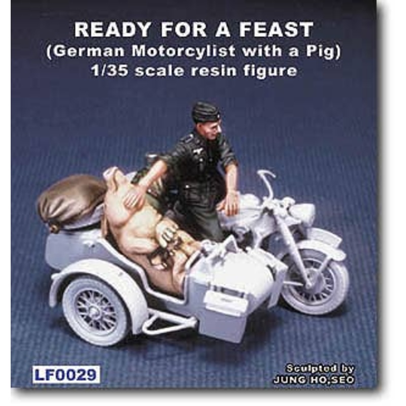 1/35 German Motorcyclist with a Pig (WWII)