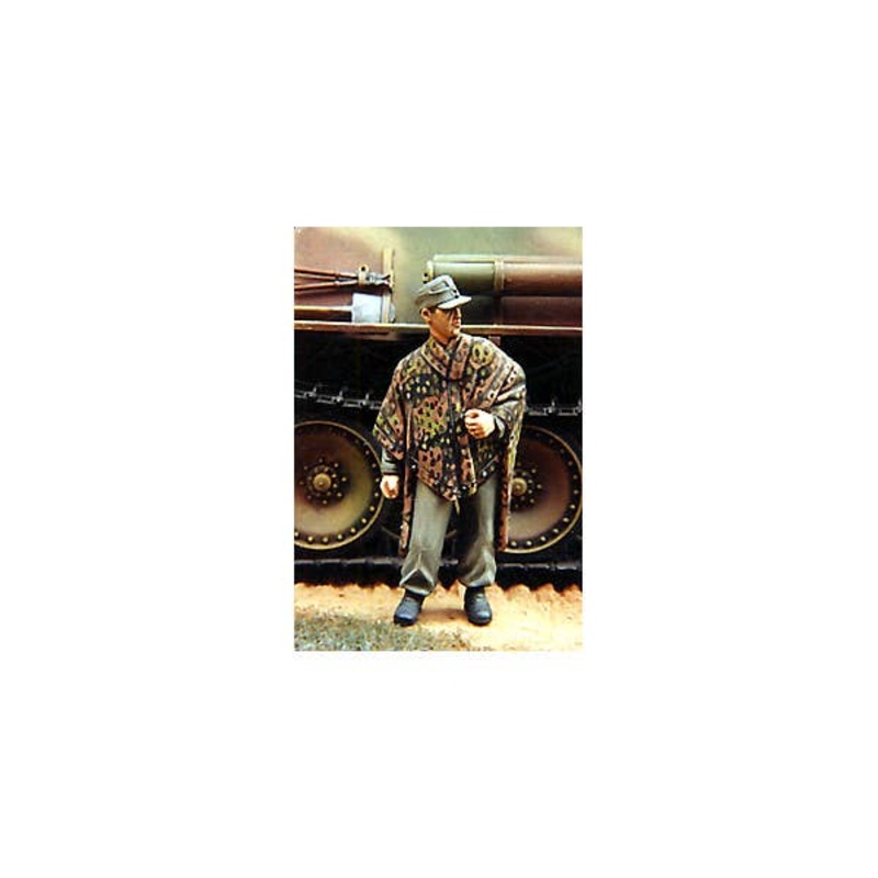1/35 German Soldier WWII Wearing Zeltbahn Poncho