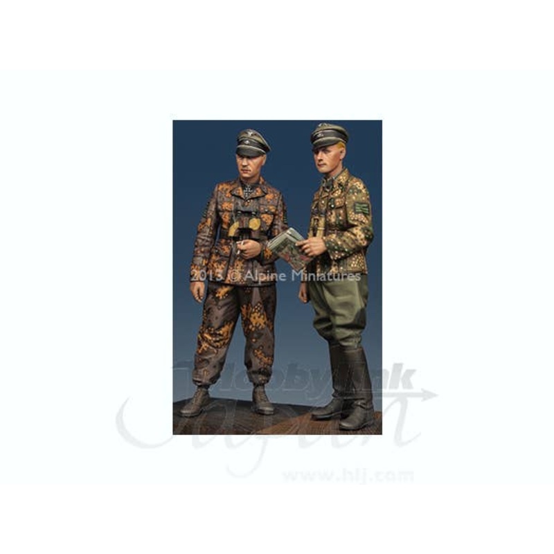 1/35 Kurt Meyer & Officer Set 2 Figures