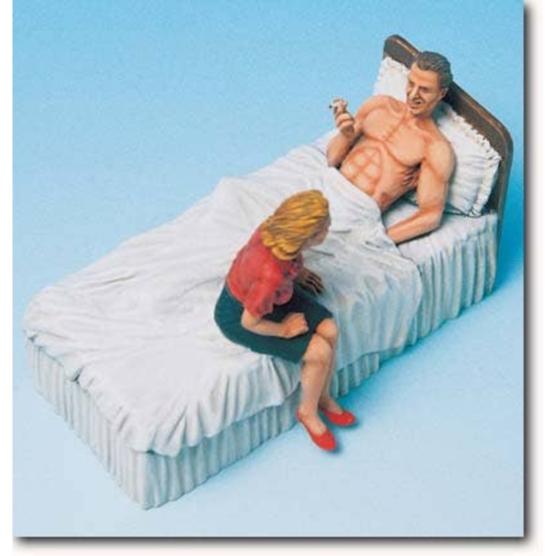 1/35 Soldier & Girlfriend w/bed