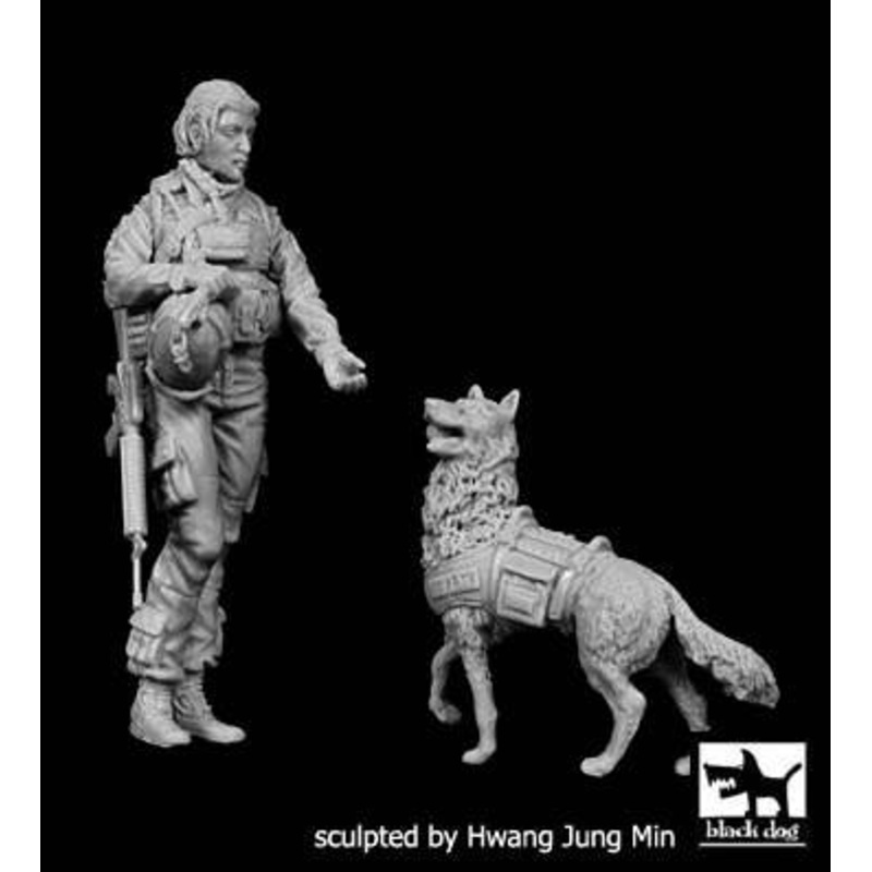 1/35 US Female Soldier w/ Dog