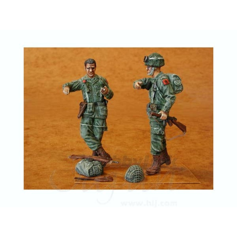 1/35 US Paratroops (2 fig)