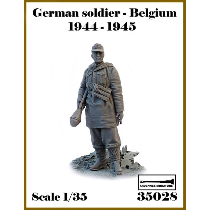 1/35 WWII German Belgian Battle 1944-1945 #1 Soldier with Panzerfaust (1pcs)