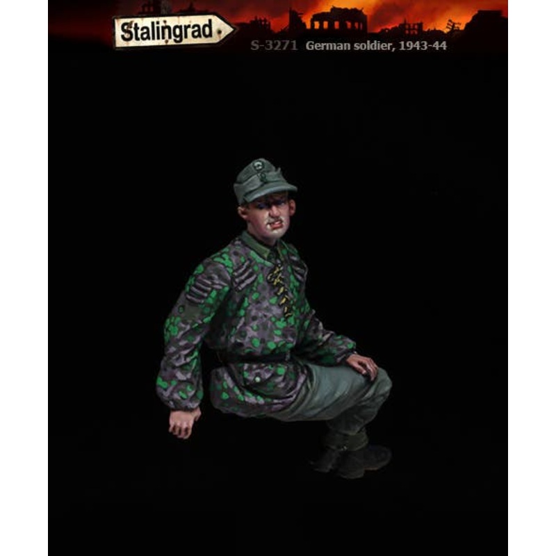 1/35 WWII Germany Sitting Soldier 1943-44