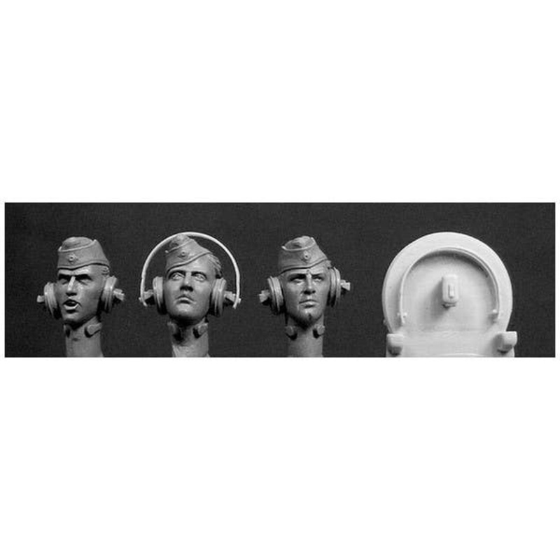 1/35 3 German WW2 Panzer Crew w/Schiffken Caps(This set includes 4 headbands for the earphones)
